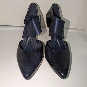 Andrew GellerDark Blue Patent Leather Closed Toe High Heels Size 6.5M